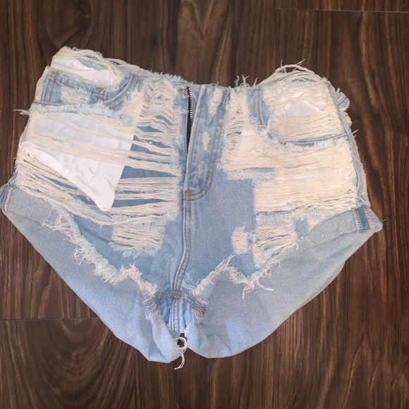 Women’s distressed shorts new with tags - Picture 1 of 2